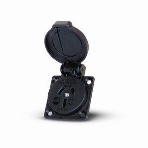 安装在墙上的电源插座