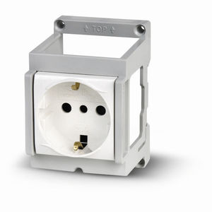 安装在墙上的电源插座