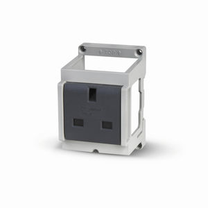 安装在墙上的电源插座