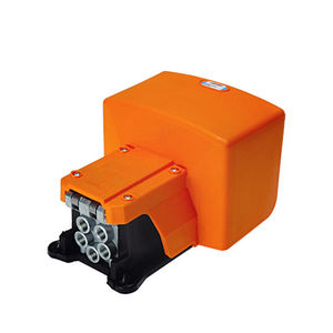 foot-operated pneumatic directional control valve