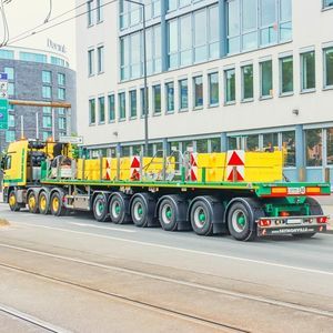 flatbed semi-trailer