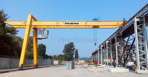 mobile semi-gantry crane