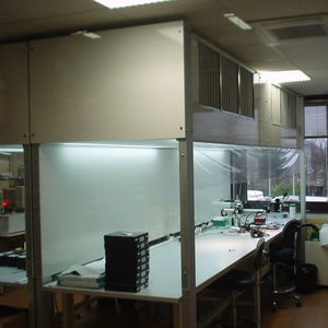 vertical laminar flow booth 1