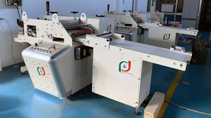 thermo-shrinkable sleeve cutting machine