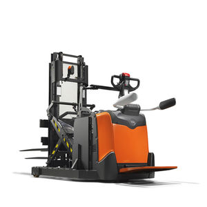 double-pallet stacker truck