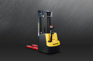 electric stacker truck 1