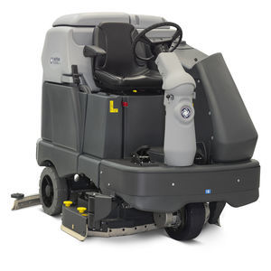 ride-on scrubber-dryer 1