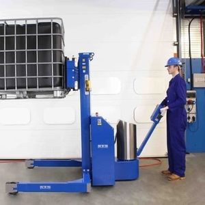 pneumatic stacker truck 1
