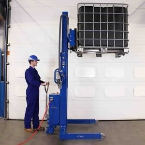 battery-powered stacker truck 1