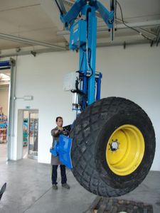pneumatic manipulator arm