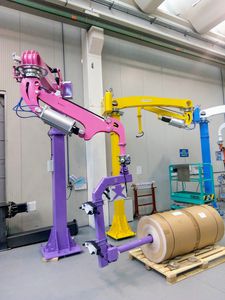 pneumatic manipulator arm