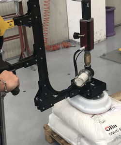 manipulator with suction cup