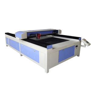 CO2 laser cutting machine