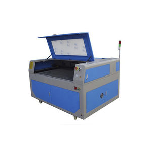 CO2 laser cutting machine