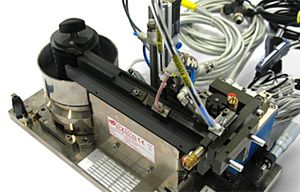 needle feeding unit
