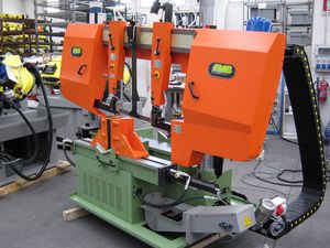 band saw / for pipes / with hydraulic vise / horizontal