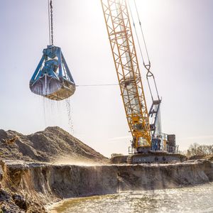 crane for heavy-duty applications