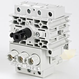low-voltage disconnect switch