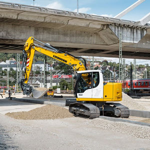medium excavator / crawler / Tier 4 - intermediate / construction