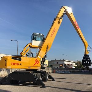 rubber-tired material handler