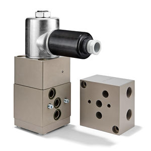 solenoid valve with flange