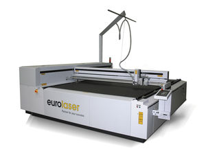 CO2 laser cutting machine