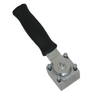 lever-operated hydraulic directional control valve