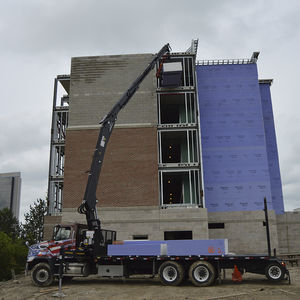 truck-mounted crane