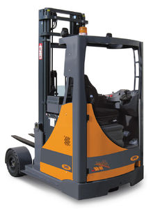 电动前移式叉车