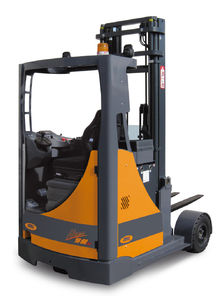 电动前移式叉车