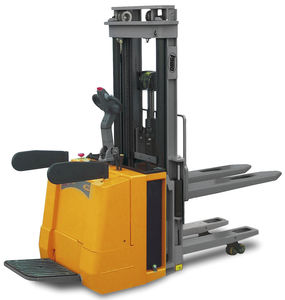 电动堆垛机卡车