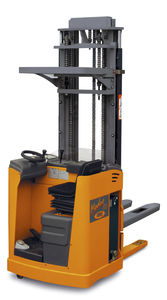 电动堆垛机卡车