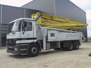 mobile truck-mounted concrete pump