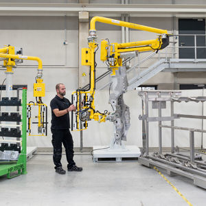 articulated-arm manipulator