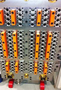 多腔塑料注射模具