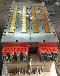 多腔塑料注射模具