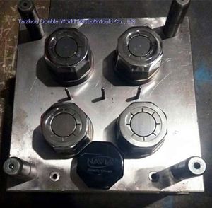 多腔塑料注射模具