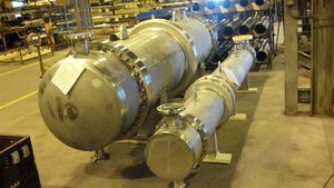 shell and tube heat exchanger / gas/liquid / custom / industrial