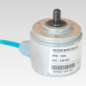 incremental rotary encoder / analog output / solid-shaft / with clamping flange