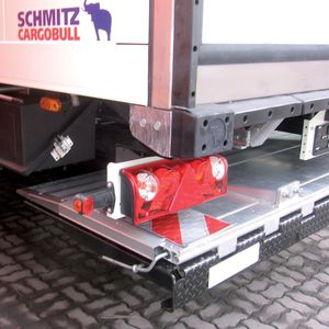 retractable lift gate 1