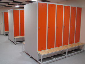 健身设施的储物柜