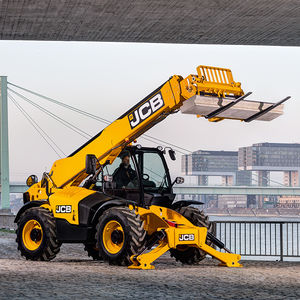 long-reach telehandler / compact / manoeuvrable