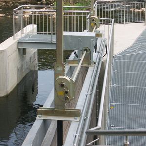 dual sluice gate drive