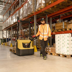 electric stacker truck 1