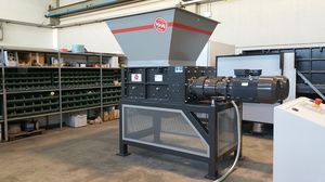 wood shredder / for waste / plastic / four-shaft