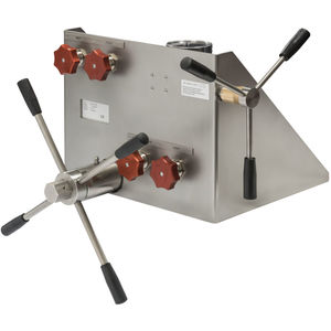 manual test pump