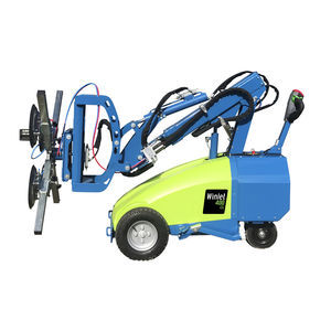 self-propelled glazing robot