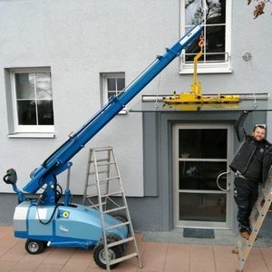 self-propelled mini crane