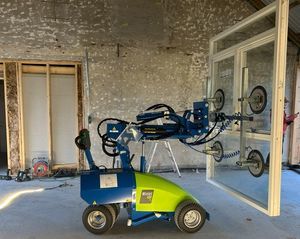 self-propelled glazing robot 1