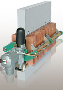 air-insulated circuit breaker